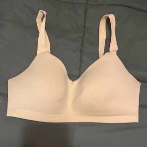 Lululemon T Shirt Bra. 34D.